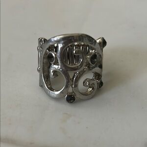 Elegant Silver Swirl Ring